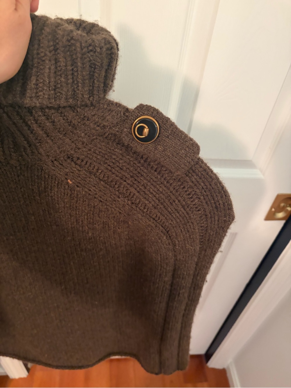 Gucci Brown Knit Turtleneck Cape with Buckle - Picture 2 of 4